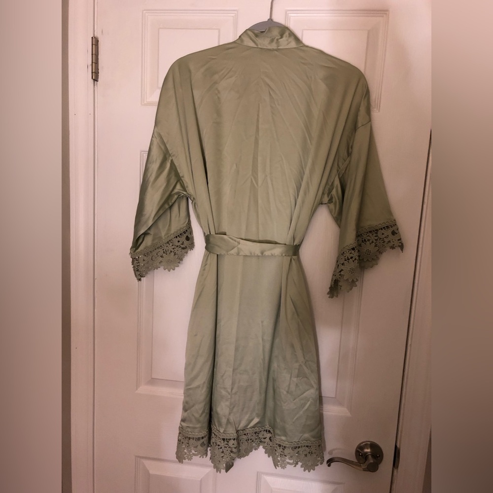 Sioro Green Robe - Picture 2 of 3